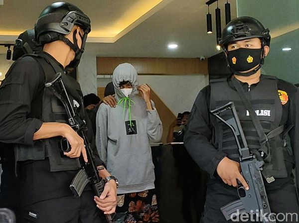 Kena Garuk, Belasan Bocah Ini Diamankan Saat Beli Obat Terlarang
