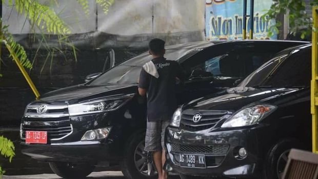 Cak Kreebo cuci mobil