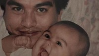 Ada pula foto Eva Celia di momen yang sama dengan Indra Lesmana, sang ayah. (Foto: Instagram)