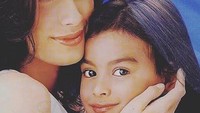Aktris dan penyanyi kelahiran 21 September 1992 itu sudah akrab dengan sesi pemotretan sejak kecil. (Foto: Instagram)