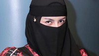 Five Vi sendiri dianggap hijrah ke guru yang salah. Ia pun malah menilai netizen yang kurang banyak ilmu. Foto: dok ist
