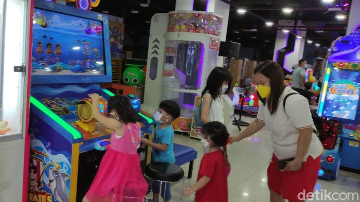 Foto suasana anak-anak di Mall Ciputra, Semarang, Selasa (21/9/2021). Foto suasana anak-anak di Mall Ciputra, Semarang, Selasa (21/9/2021).