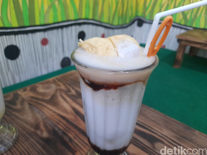 Di Warung 'Mabok Duren' Ada 7 Minuman Durian Asli yang Legit Harum