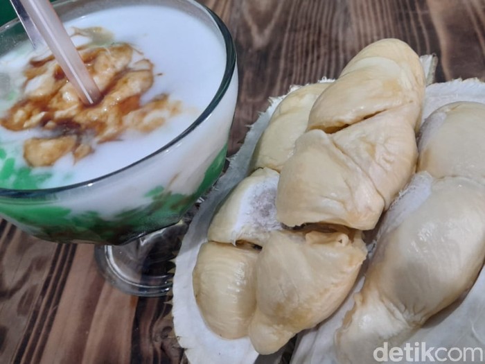 Di Warung 'Mabok Duren' Ada 7 Minuman Durian Asli yang Legit Harum
