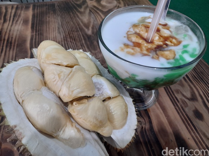 Di Warung 'Mabok Duren' Ada 7 Minuman Durian Asli yang Legit Harum