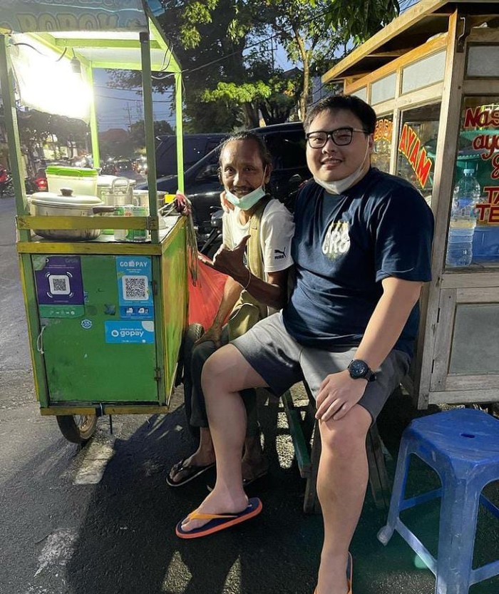 Galeri Foto Steven Setiono Steven Setiono, 'Crazy Rich' Surabaya yang Hobi Jajan Kaki Lima