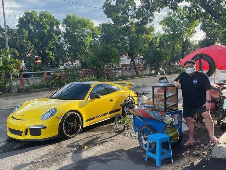 Steven Setiono, Crazy Rich Surabaya yang Hobi Jajan Kaki Lima
