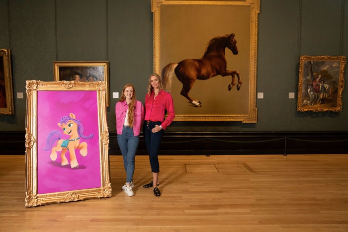 Galeri Seni Kuda Poni LONDON, ENGLAND - SEPTEMBER 20: Jodie Kidd unveils My Little Pony Magical Gallery, a cutting edge augmented reality app that will transform ten of the National Gallery's most famous horse paintings into My Little Pony original illustrations from today until 1st November at National Portrait Gallery on September 20, 2021 in London, England. (Photo by John Phillips/Getty Images for My Little Pony)