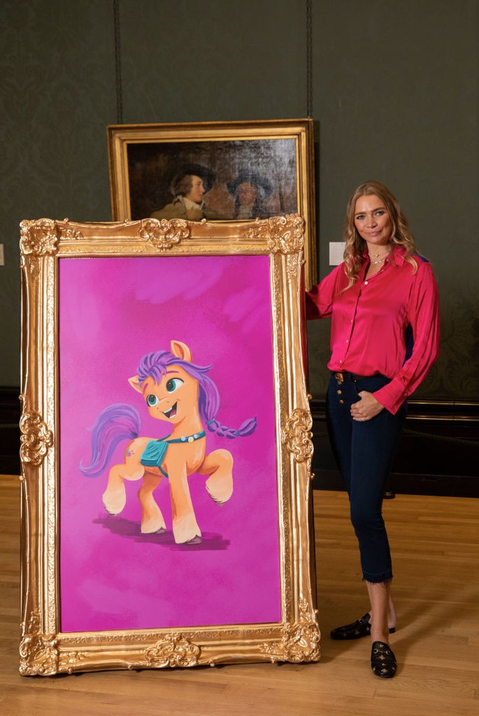 Galeri Seni Kuda Poni LONDON, ENGLAND - SEPTEMBER 20: Jodie Kidd unveils My Little Pony Magical Gallery, a cutting edge augmented reality app that will transform ten of the National Gallery's most famous horse paintings into My Little Pony original illustrations from today until 1st November at National Portrait Gallery on September 20, 2021 in London, England. (Photo by John Phillips/Getty Images for My Little Pony)