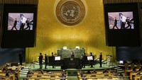 Dalam pidatonya BTS juga memberikan pesan hangat untuk para anak muda agar tidak patah semangat untuk menghadapi masa depan terutama di tengah pandemi COVID-19. John Angelillo/Pool Photo via AP.