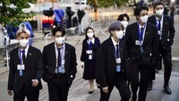 Para personel BTS seperti J-Hope, Jung Kook, Suga, Jimin, Jin, dan RM saat tiba di Markas Besar PBB. John Angelillo/Pool Photo via AP.