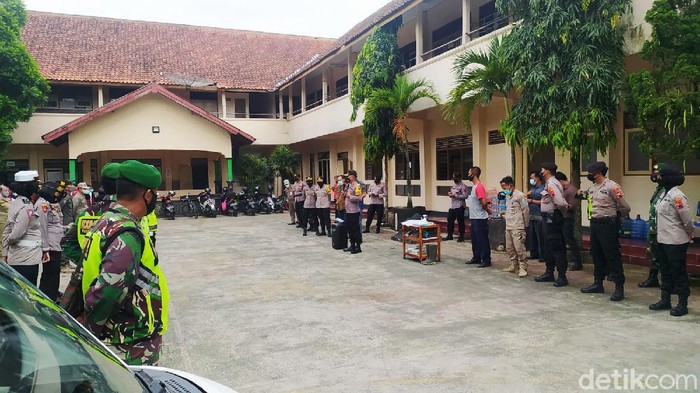 Gegara Curi Start PTM, 90 Siswa SMPN di Purbalingga Terpapar Corona SMPN 4 Mrebet, Purbalingga, Jawa Tengah, telah melakukan PTM meski belum mendapat izin dari Satgas COVID-19. Akibatnya sebanyak 90 siswa terpapar COVID-19.