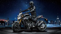Buritan dari GSX-300 juga didesain seperti street fighter yang padat dan berisi. Tampilan suspensi depan mengusung upside-down dengan kelir emas menambah tingkat ketampanan dari GSX-300 ini. Belum lagi berkat penggunaan double muffler, yang menambah kesan sebagai motor gede. Foto: Haojue