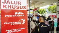 Meski mengalami penyesuaian, harga Pertamax Turbo dan Pertamina Dex ini masih paling kompetitif jika dibandingkan dengan produk setara. Penyesuaian harga ini juga sudah sesuai dengan ketentuan yang berlaku, bahkan masih di bawah batas yang ditetapkan.