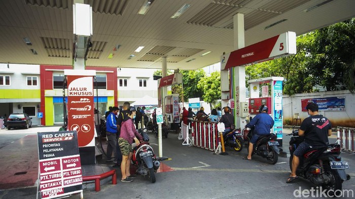 Masyarakat memiliki pilihan bahan bakar baru untuk kendaraannya. Shell merilis bahan bakar Reguler yang memiliki harga paling murah, Rp 8.400 per liter.