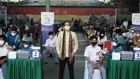 Pada hari ini (21/9), Menteri Pendidikan, Kebudayaan, Riset, dan Teknologi Nadiem Makarim melakukan peninjauan secara langsung kegiatan sentra vaksinasi bersama Gubernur Jambi Al Haris, Danrem 042 Garuda Putih Jambi Brigadir Jenderal TNI M Zulkfili Putra, Government Relations & External Scientific Affairs Director Danone Indonesia Rachmat Hidayat, dan Wali Kota Jambi Syarif Fasha.
