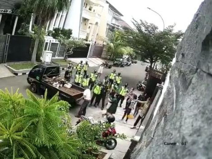 Keributan antara warga vs sekuriti di Kembangan, Jakbar (dok.istimewa)