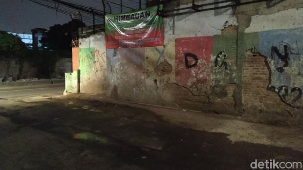 Kondisi Jl Kenanga, Kelurahan Kramat, sudah bebas dari sampah di malam ini, 21 September 2021. (Athika Rahma/detikcom)