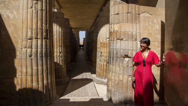 Selain Makam Selatan, dataran tinggi Saqqara menampung setidaknya 11 piramida, termasuk Piramida Langkah, serta ratusan makam pejabat kuno dan situs lain yang berkisar dari Dinasti ke-1 (2920 SM-2770 SM) hingga periode Koptik (395-642). Â Selain Makam Selatan, dataran tinggi Saqqara menampung setidaknya 11 piramida, termasuk Piramida Langkah, serta ratusan makam pejabat kuno dan situs lain yang berkisar dari Dinasti ke-1 (2920 SM-2770 SM) hingga periode Koptik (395-642). Â