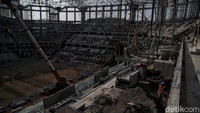 JIS merupakan stadion berstandar internasional berstandar FIFA dengan konsep green building level Platinum Grade berkapasitas 82 ribu penonton dengan atap buka-tutup (retractable roof).