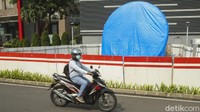Sebelumnya Kepala Dinas Perhubungan DKI Jakarta Syafrin Liputo mengatakan pembangunan tugu sepeda ditargetkan rampung pada bulan Mei 2021.