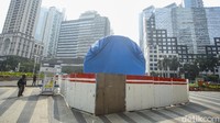 Usai disebut mangkrak, Wagub DKI A Riza Patria membantah. Ia menyebut pembangunan tugu sepeda masih dalam waktu yang ditentukan dan bakal segera diselesaikan dalam waktu dekat.