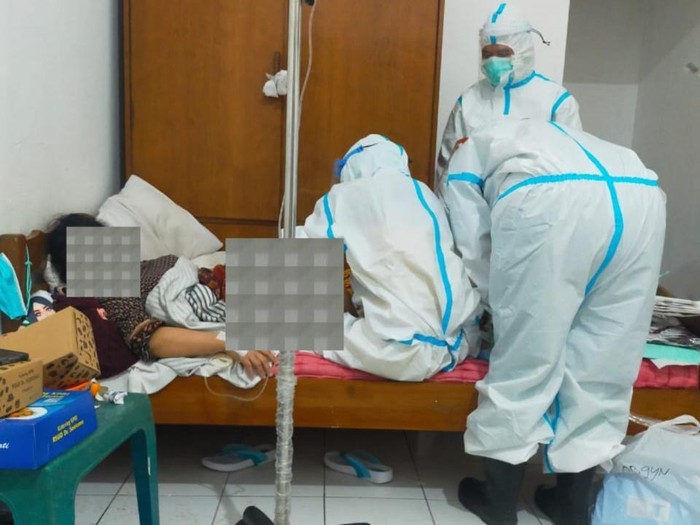 Pasien COVID-19 di Rumah Sakit Lapangan Lahirkan Bayi Laki-laki