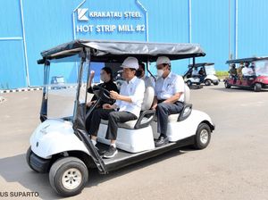 Jokowi Sopiri Puan di Peresmian Pabrik Industri Baja Krakatau Steel