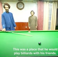 Jawad lalu menunjukkan berbagai fasilitas rumah yang seperti hotel bintang lima itu. Terdapat sebuah ruangan yang difungskikan sebagai tempat rekreasi yang dilengkapi sebuah meja biliar. (Foto: YouTube/New York Times)