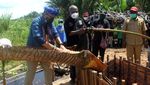 Sandi Jadi Menteri Pertama yang Kunjungi Kampung Yoboi Papua