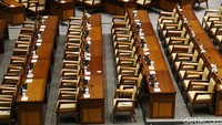 Banyak bangku yang kosong dalam rapat paripurna membahas pengambilan keputusan tingkat II soal calon anggota BPK RI hingga calon hakim agung.