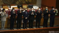 Tujuh calon hakim agung yang disetujui adalah Dwiarso Budi Santiarto, Jupriyadi, Prim Haryadi, Suharto, Yohanes Priyana, Haswandir, dan Tama Ulinta Br Tarigan.