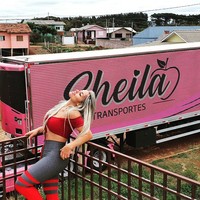 Aku tidak tidur. Orang-orang yang mengantar buah dan sayur hanya tidur ketika sudah tiba. Aku sudah 11 tahun hanya tidur dua malam seminggu dan lihatlah, tubuhmu terbiasa, tuturnya. Foto: Instagram @sheila_bellaver_sb