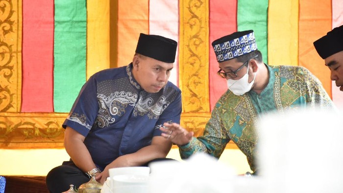 Sowan ke Ulama Jelang Musda Demokrat Aceh Jelang Musyawarah Daerah (MUSDA) ke-V Partai Demokrat Provinsi Aceh, calon Ketua DPD Muslim bersilaturahmi ke pesantren Dayah Mishrul Huda Malikussaleh, di Aceh.