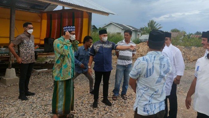 Sowan ke Ulama Jelang Musda Demokrat Aceh Jelang Musyawarah Daerah (MUSDA) ke-V Partai Demokrat Provinsi Aceh, calon Ketua DPD Muslim bersilaturahmi ke pesantren Dayah Mishrul Huda Malikussaleh, di Aceh.