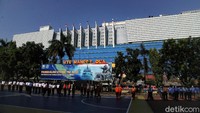Sebelumnya tim gabungan menggelar apel sebelum bergerak membersihkan lumpur di saluran air. Sebanyak 30 pasukan gabungan hadir dalam kegiatan itu.