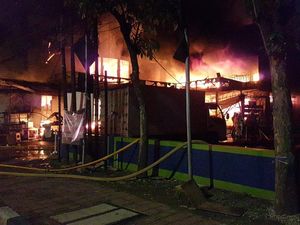 Si Jago Merah Lahap Toko Swalayan di Cilandak Jaksel