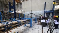 Pengujian yang dilakukan terdiri dari 2 jenis yaitu uji tarik sistem matras bambu dan uji lentur sistem matras bambu dengan tujuan untuk mengetahui perilaku dari bambu yang dirangkai menjadi kesatuan sebagai matras jika mengalami gaya tarik dalam arah horizontal serta gaya tekan pada arah tegak lurus.Foto: Dok. Kementerian PUPR
