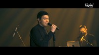 Sejumlah lagu yang ia bawakan antara lain Baru, Gajah, Bumerang, Bunga Tidur, dan Tanggal Merah. Foto: dok. Screenshot Tulus - Terlalu Rindu