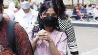 Beberapa kali Tyna Kanna menelungkupkan tangannya. Foto: Noel/detikhot