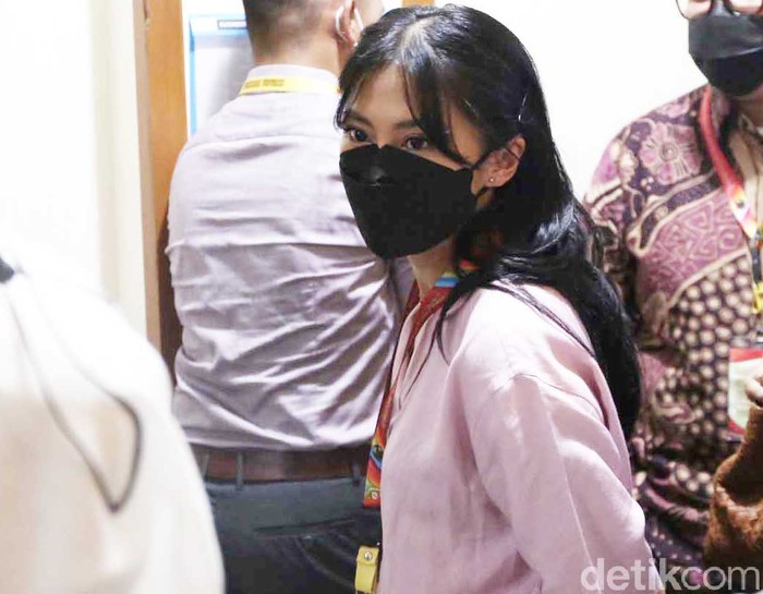 Tyna Kanna mirdad hadir dalam sidang perdana cerai