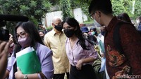Potret Tyna Kanna Mirdad yang hadir di sidang perdana perceraian. Foto: Palevi/detikhot