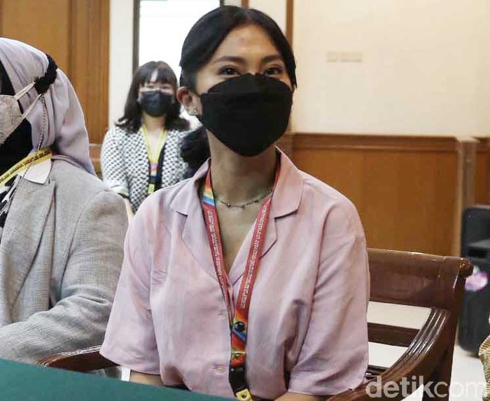 Tyna Kanna Tyna Kanna mirdad hadir dalam sidang perdana cerai