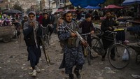 Sudah lebih dari sebulan sejak Taliban berhasil mengambil alih Istana Kepresidenan Afghanistan di Kabul. Presiden Afganistan, Ashraf Ghani, diketahui meninggalkan Kabul pada hari Minggu (15/8) lalu saat Taliban memasuki ibu kota Afghanistan tersebut. AP Photo/Bernat Armangue  