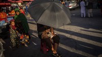 World Food Programme (WFP) memperkirakan 93% dari penduduk Afghanistan tidak mendapatkan cukup makanan untuk dimakan. Jumlah ini meningkat dibanding sebelum Taliban merebut kekuasaan bulan lalu, sebesar 80%. AP Photo/Bernat Armangue
