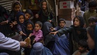 Di tengah kekuasaan Taliban, warga Afghanistan kini mulai kelaparan. Kondisi ini disebut jadi krisis terburuk yang pernah terjadi di Afghanistan. AP Photo/Bernat Armangue  