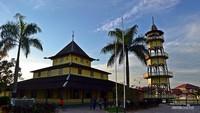 Masjid yang dibangun dari bahan kayu yang masih dipertahankan keasliannya dan ditetapkan sebagai Cagar Budaya.
