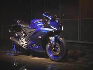 Selisih Nyaris Rp 5 Juta, Ini Beda Yamaha R15 V4 dan R15M