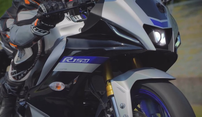 Yamaha R15 V4 yang diperkenalkan di India