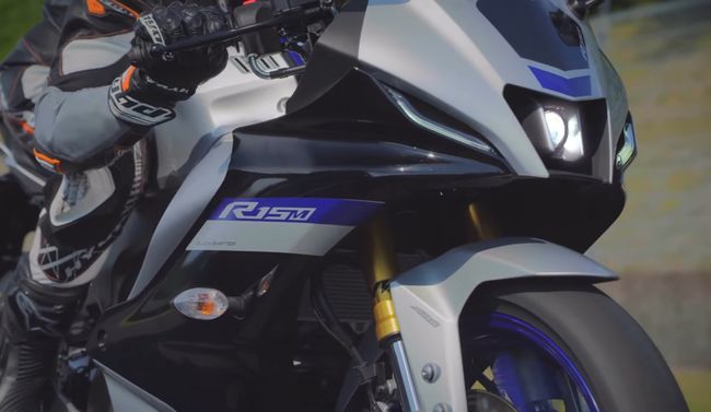 CBR150R Bisa Ketar-ketir, Yamaha R15 V4 Bawa Banyak Fitur 'Killer'